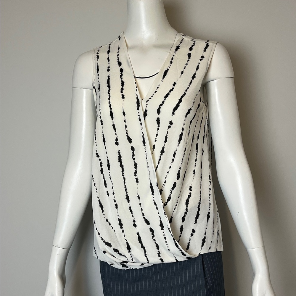 Vince Camuto Women's Printed High-Low Top (XS, Pearl Ivory)